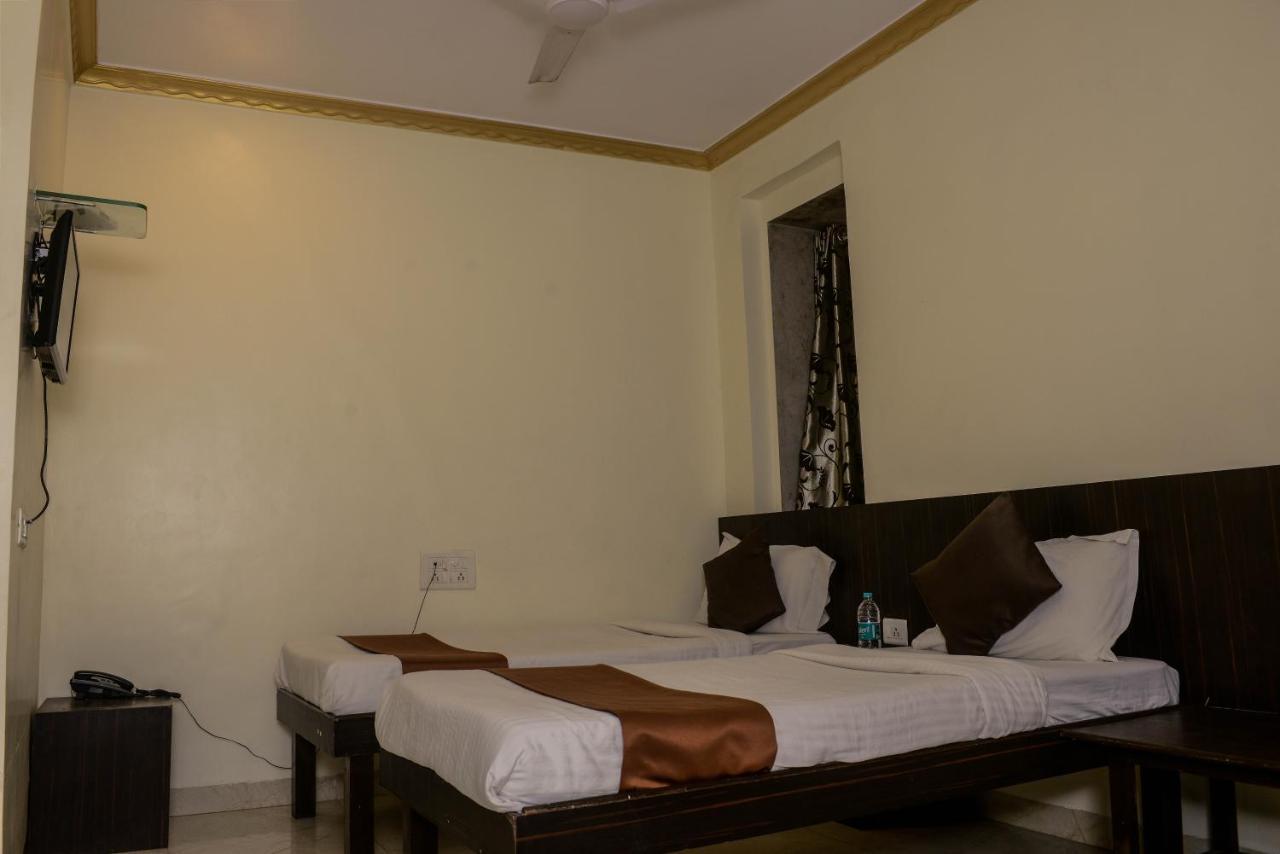 Hotel National Bombay Esterno foto