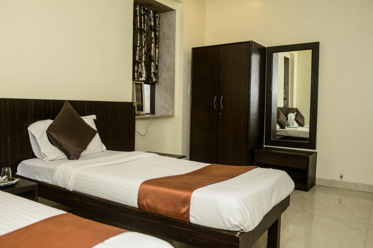 Hotel National Bombay Esterno foto
