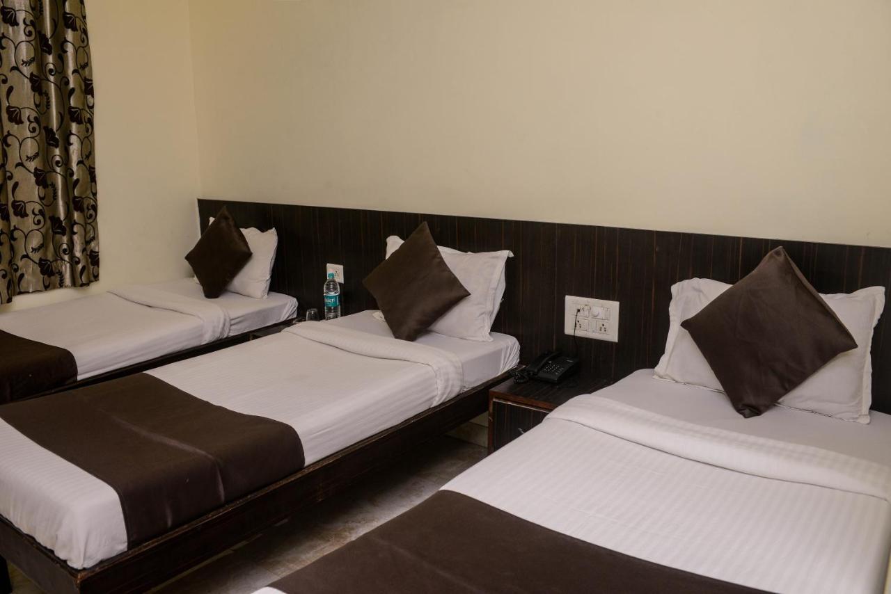 Hotel National Bombay Esterno foto