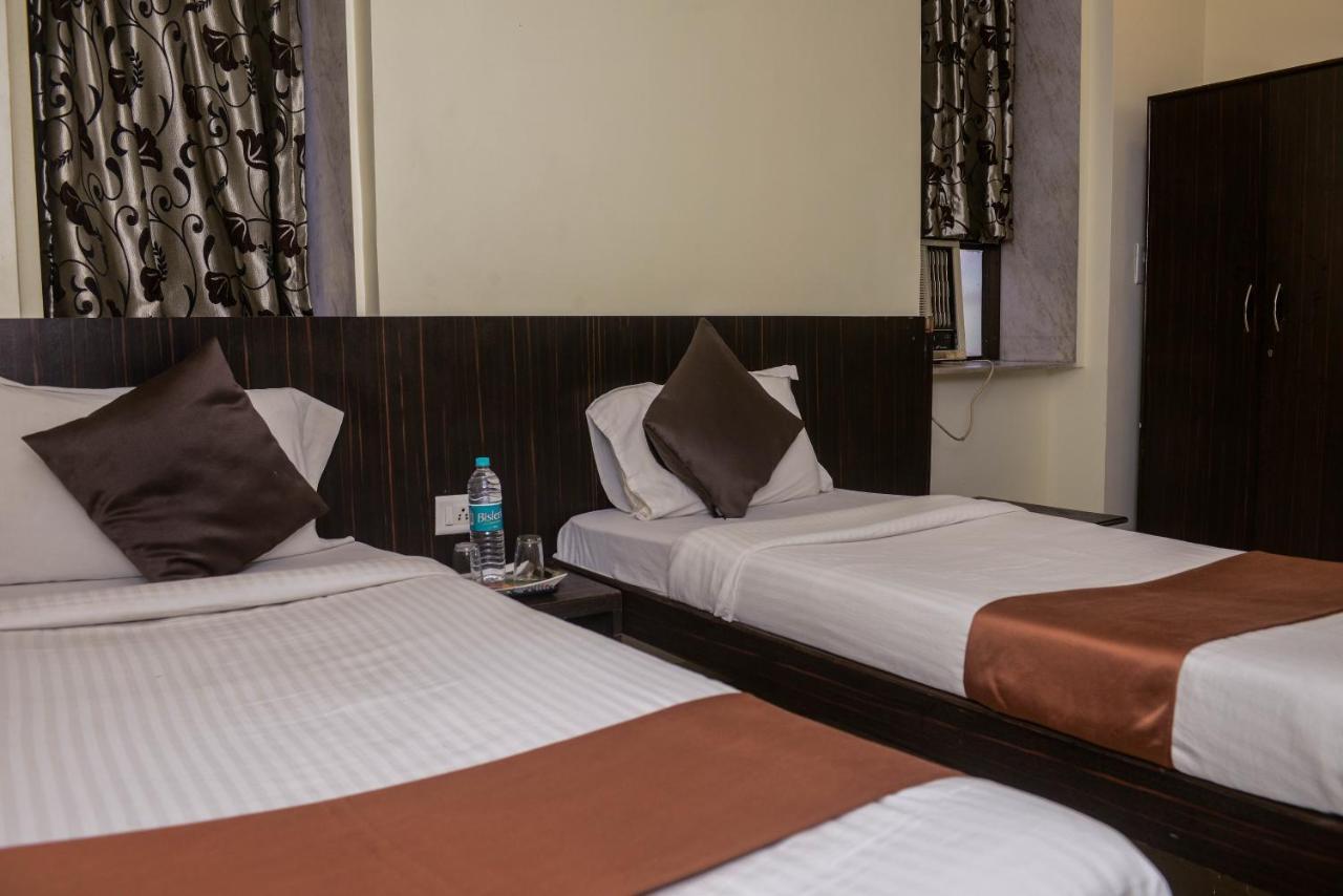Hotel National Bombay Esterno foto